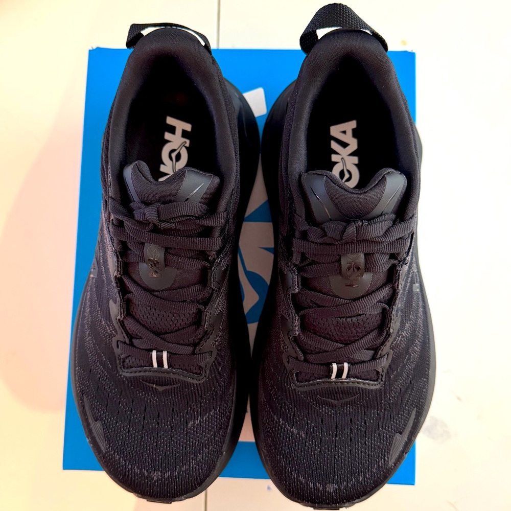 NIB HOKA Gaviota in Black Sz 6